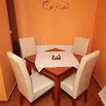 Apartament Tovarosi *