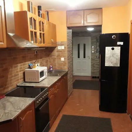 Tóvárosi Apartamento *