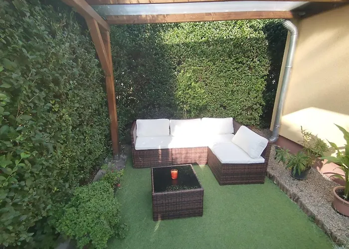 Apartament Tovarosi Tata